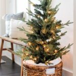 árvore de natal pequena minimalista com pisca pisca