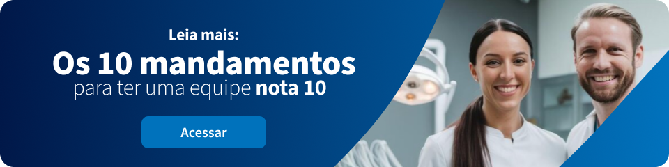 Imagem de uma equipe de profissionais de saúde sorrindo em ambiente médico, promovendo os 10 mandamentos para ter uma equipe nota 10.