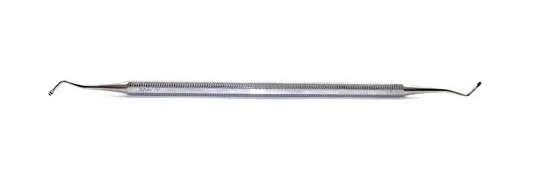 Pinça de aço inoxidável utilizada em procedimentos de tecnologia médica e odontologia, com pontas curvas para manipulação precisa de pequenos objetos.