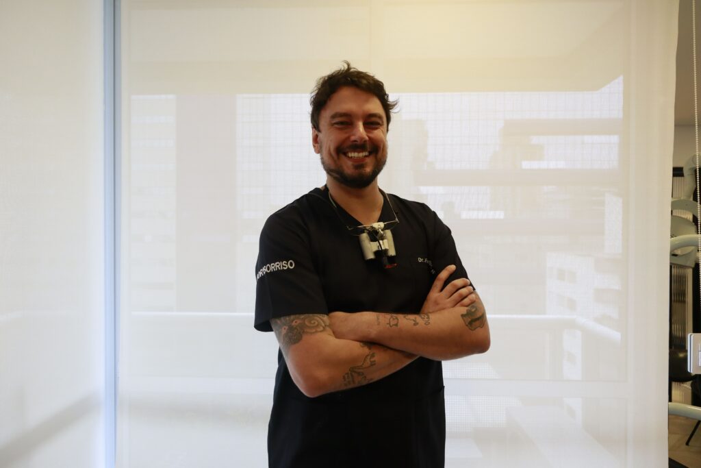 foto do Dr. Felipe Rossi, fundador da por1sorriso