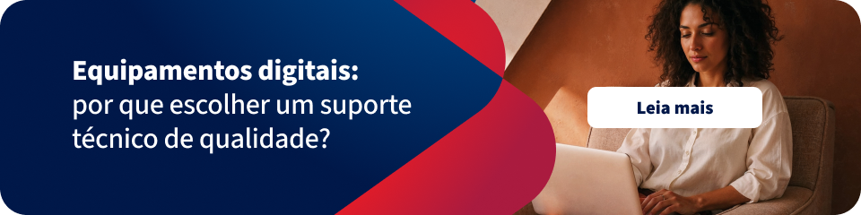 Imagem de banner com texto “Equipamentos digitais: por que escolher um suporte técnico de qualidade?” e um botão “Leia mais”, com uma mulher sentada em um sofá usando um notebook, em ambiente interno.